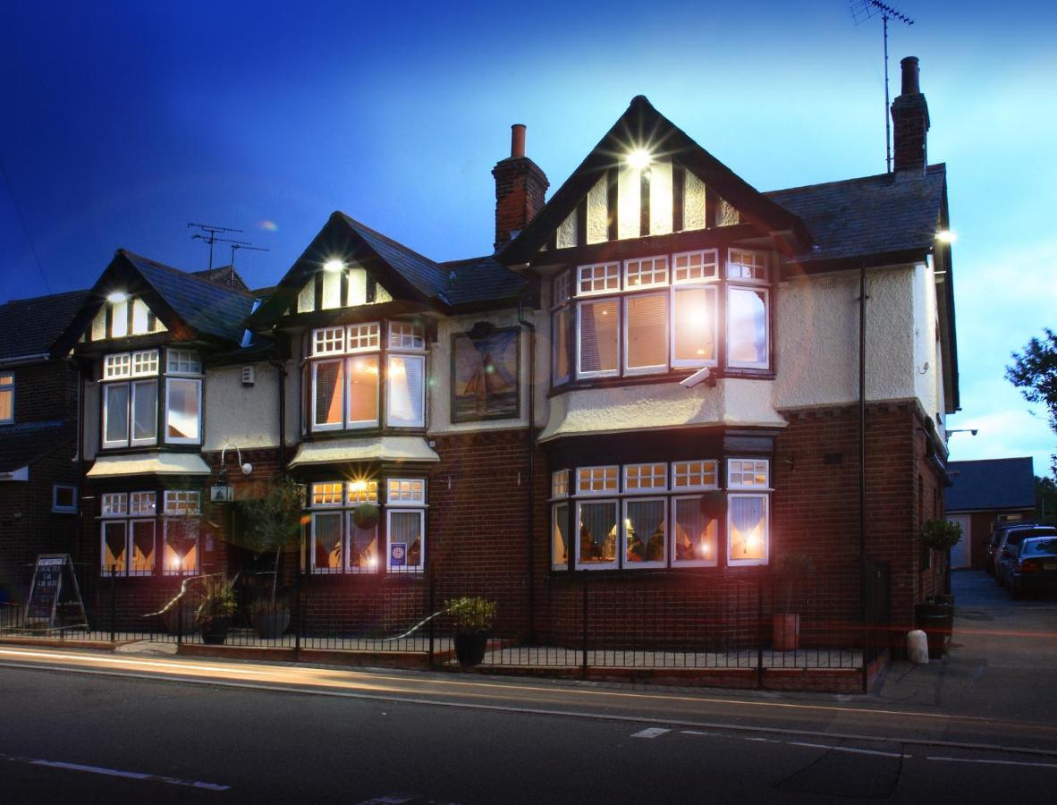 The Oyster Smack Hotel Burnham-on-Crouch Eksteriør billede