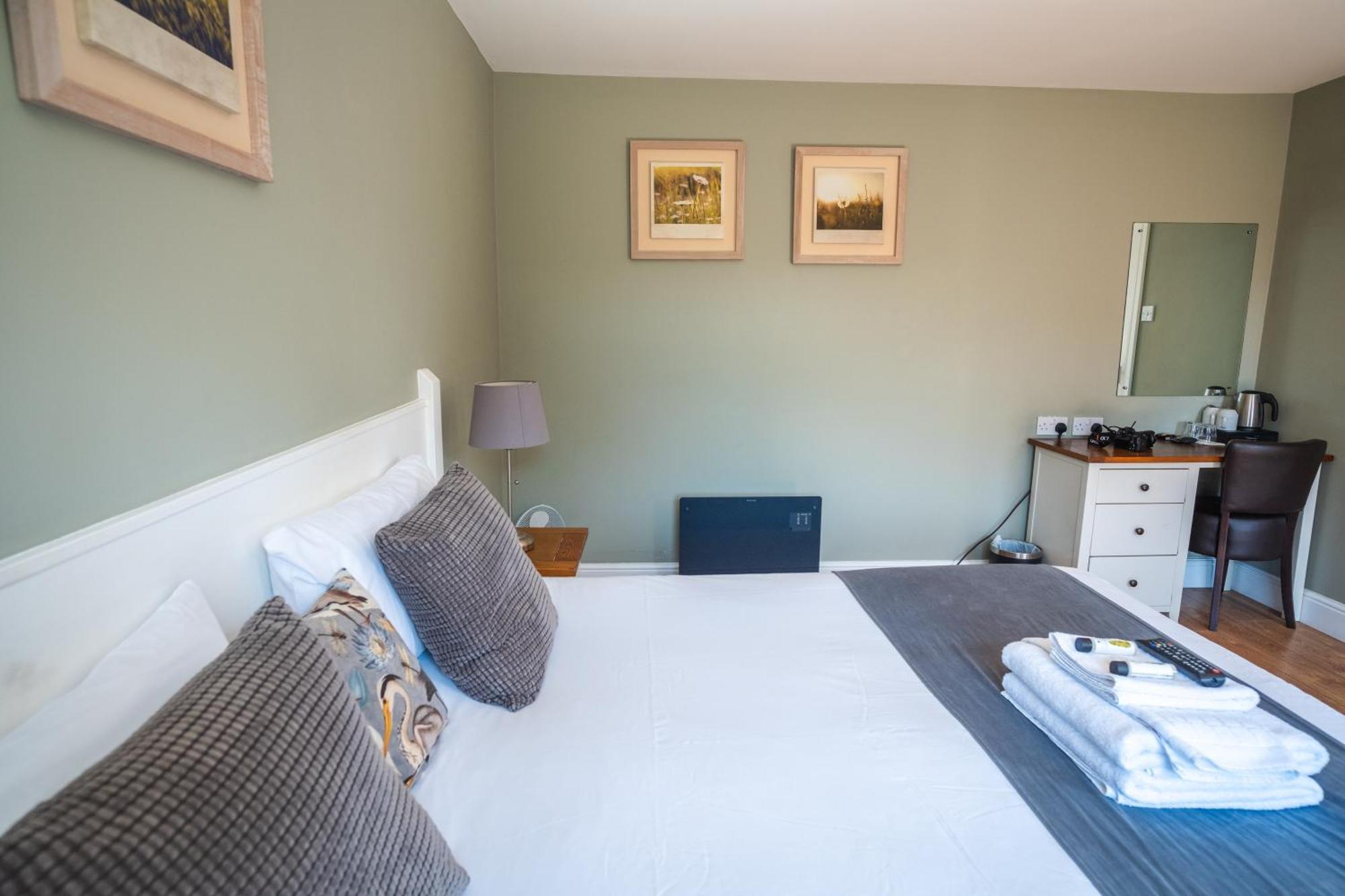 The Oyster Smack Hotel Burnham-on-Crouch Eksteriør billede