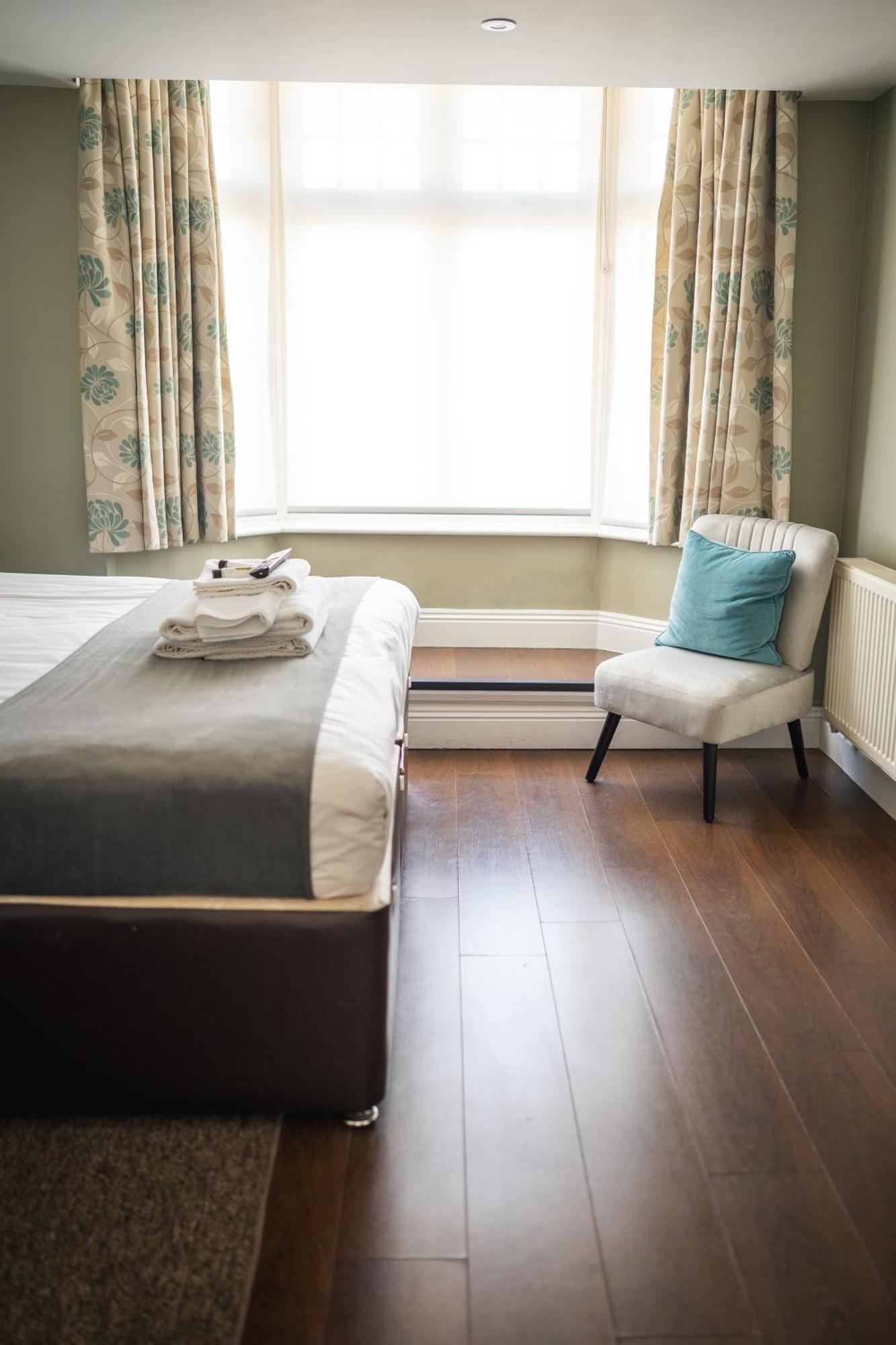 The Oyster Smack Hotel Burnham-on-Crouch Eksteriør billede